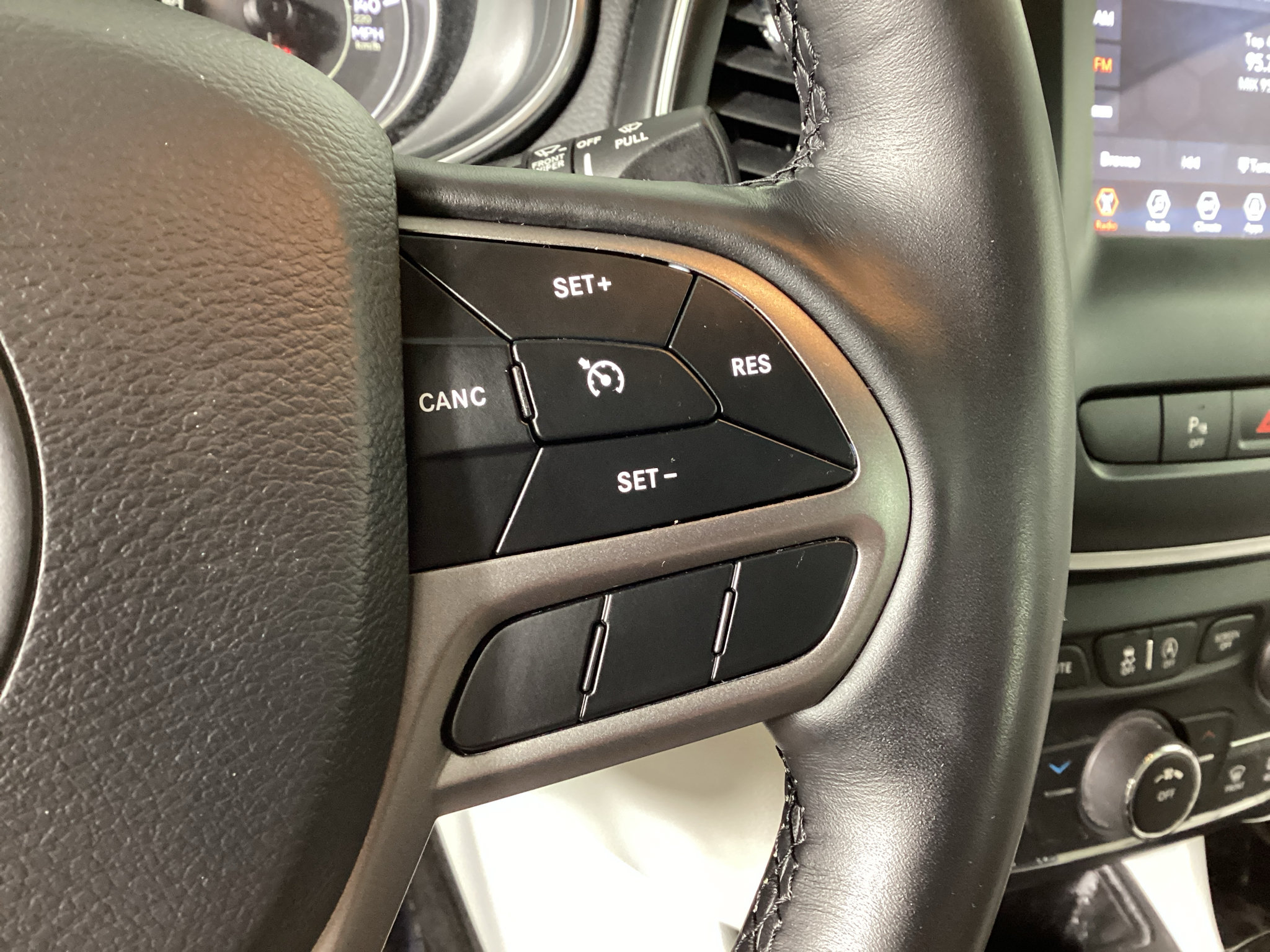 Used 2020 Jeep Cherokee Latitude Lux w/ Trailer Tow Group AWD/4WD image 25