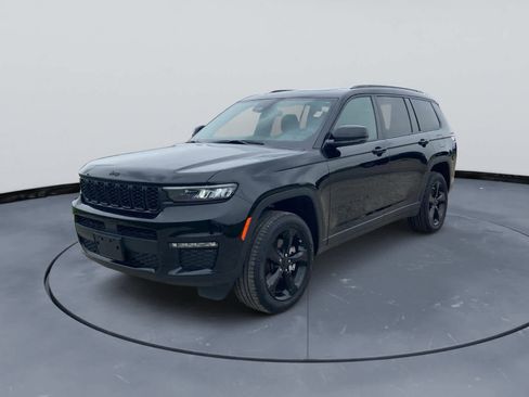 Used 2025 Jeep Grand Cherokee L Limited w/ Black Appearance Package image 10