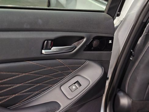 Used 2022 Toyota Avalon Limited image 37