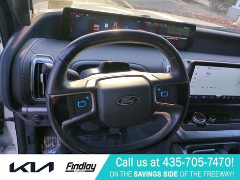 Used 2025 Ford Expedition Max Platinum w/ Stealth Performance Package AWD/4WD image 19