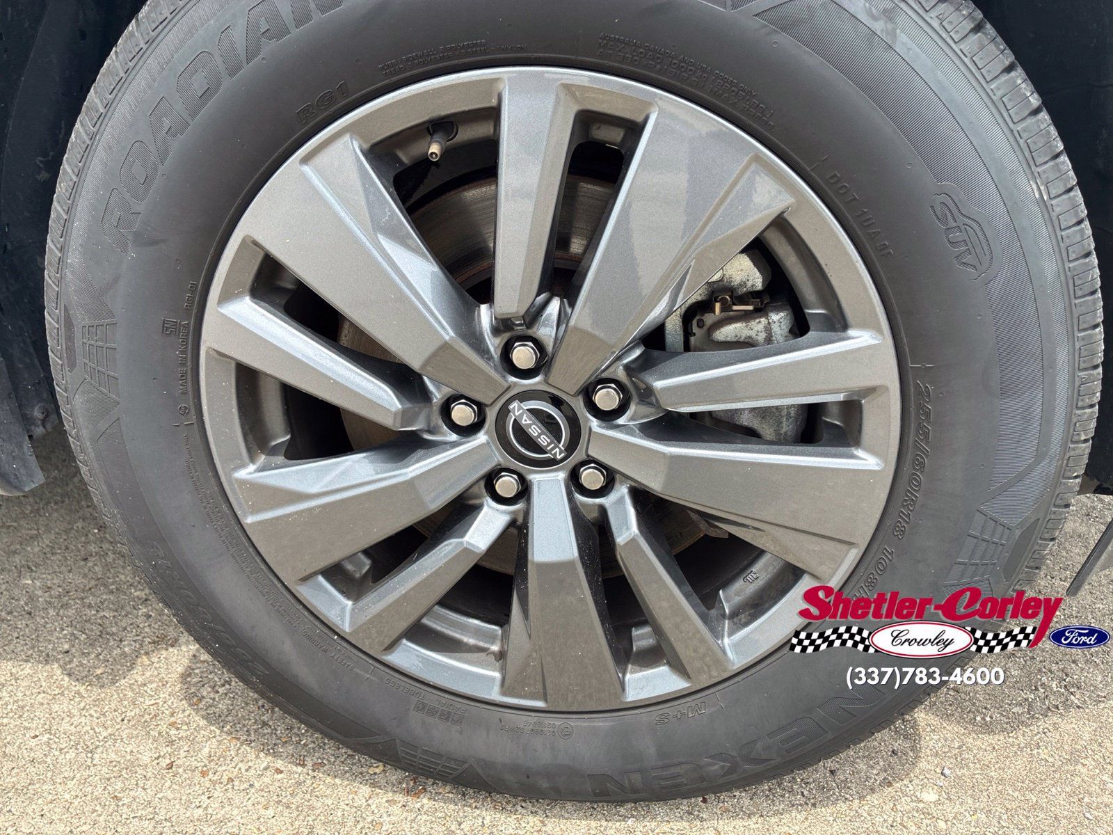 Used 2024 Nissan Pathfinder SV FWD image 2