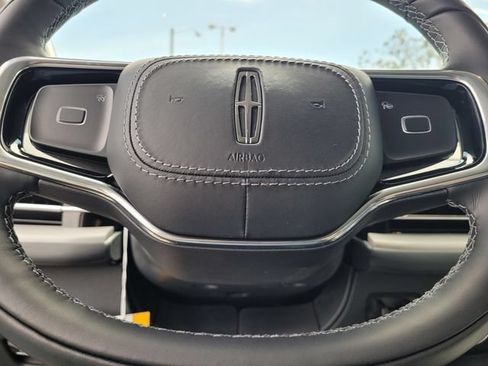 New 2026 Lincoln Navigator L Reserve AWD/4WD image 19