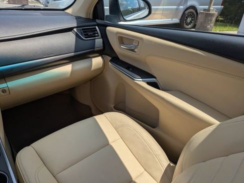 Used 2017 Toyota Camry XLE w/ Moonroof Package FWD image 17