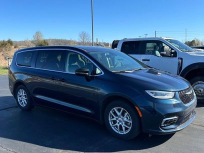 Used 2024 Chrysler Pacifica Touring-L