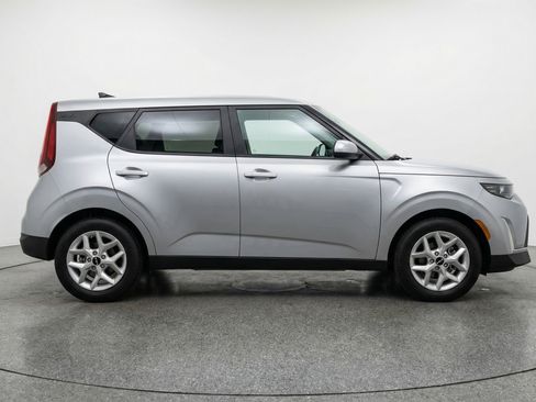 Used 2025 Kia Soul LX w/ LX Technology Package image 11