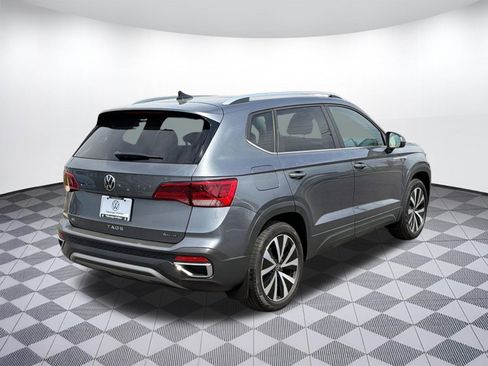 Certified 2022 Volkswagen Taos SE image 9