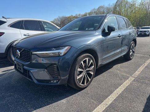 Used 2023 Volvo XC60 B5 Plus w/ Climate Package AWD/4WD image 3