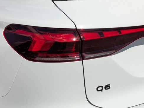 New 2025 Audi Q6 e-tron Premium Plus AWD/4WD image 14