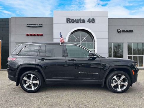 Used 2025 Jeep Grand Cherokee Limited w/ Trailer Tow Package AWD/4WD image 6