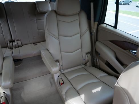 Used 2017 Cadillac Escalade Platinum AWD/4WD image 16