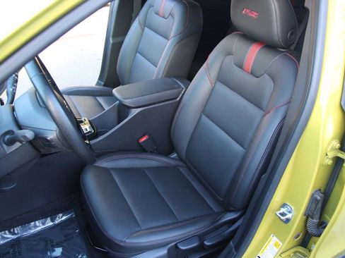 Used 2025 Chevrolet Trax RS image 25