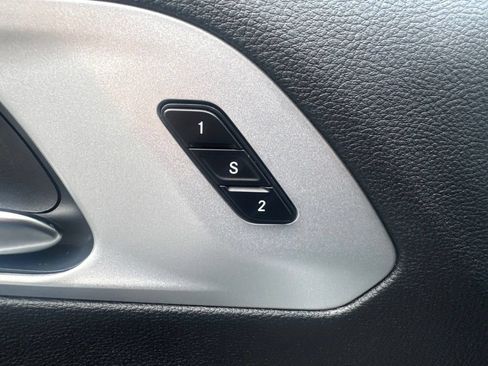 Used 2025 Chrysler Pacifica Limited FWD image 30