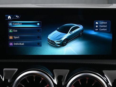 Used 2025 Mercedes-Benz CLA 250 4MATIC image 35