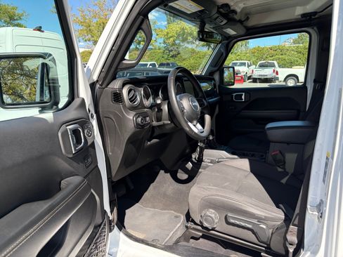 Used 2023 Jeep Wrangler Unlimited Sahara AWD/4WD image 10