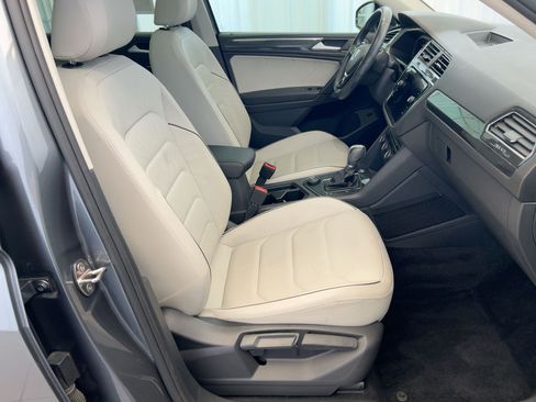 Used 2019 Volkswagen Tiguan SEL Premium image 37