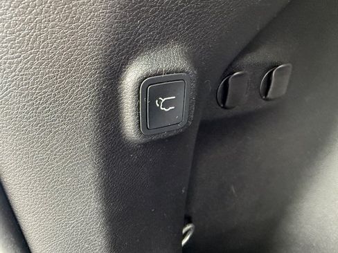 Used 2019 Jeep Cherokee Limited AWD/4WD image 31