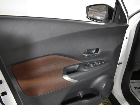 Used 2024 Nissan Kicks SR FWD image 7