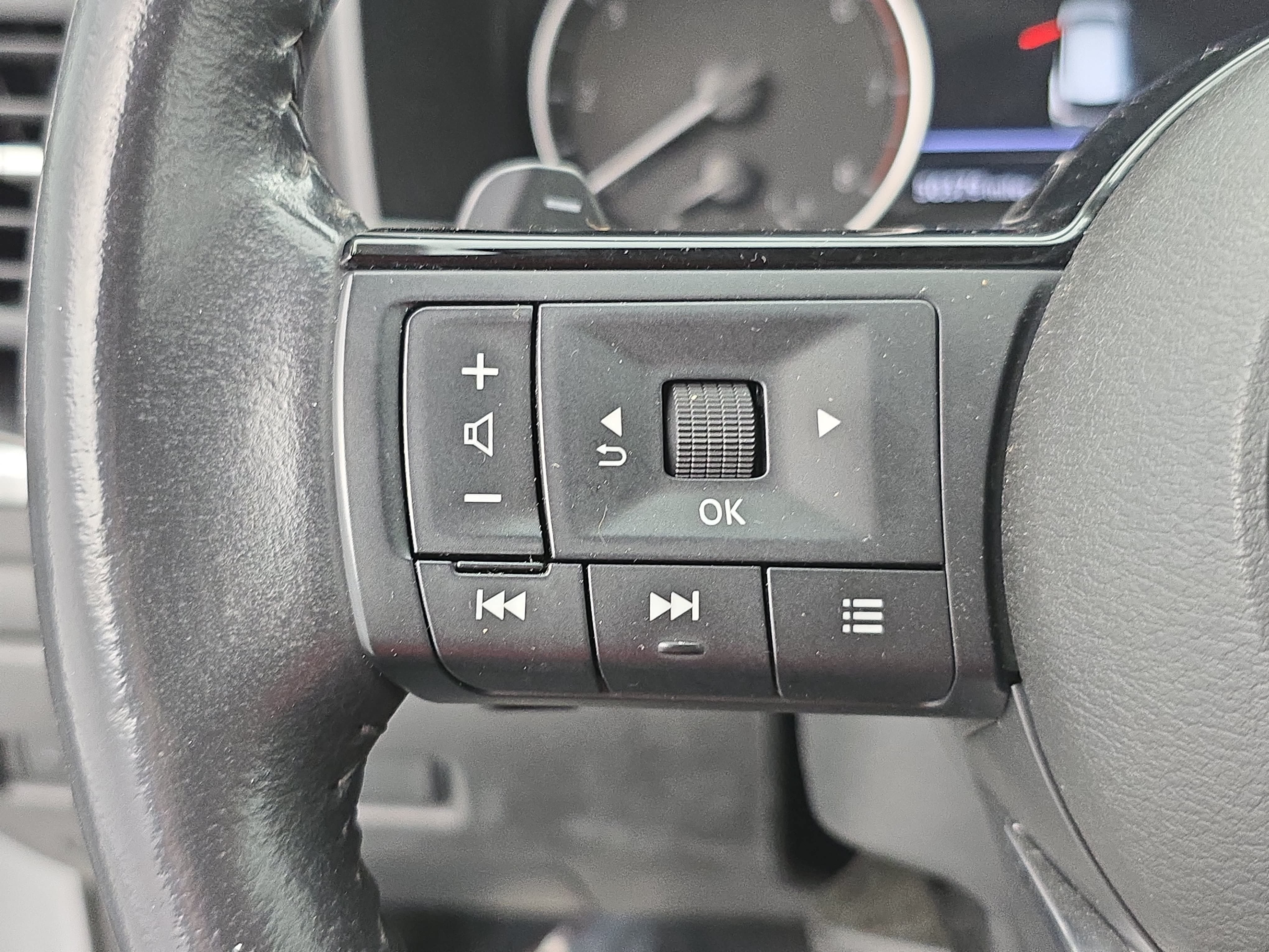 Certified 2023 Nissan Rogue SV w/ SV Premium B Package FWD image 17