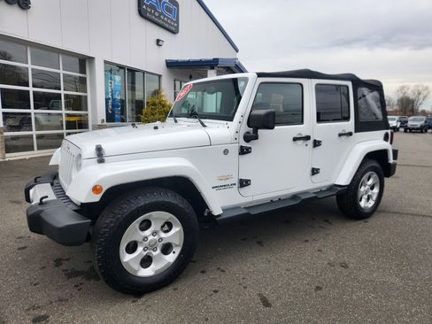 Used 2013 Jeep Wrangler Unlimited Sahara w/ Connectivity Group image 6