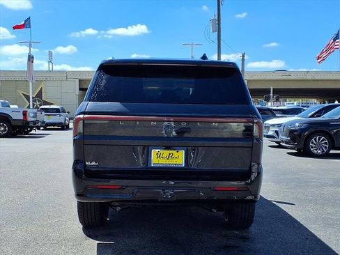 New 2026 Lincoln Navigator Premiere AWD/4WD image 5