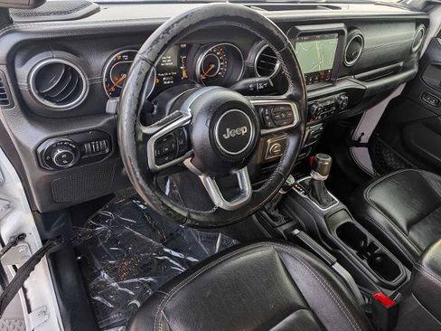 Used 2020 Jeep Gladiator Overland AWD/4WD image 2