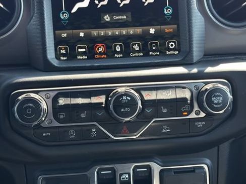 Used 2023 Jeep Gladiator Sport AWD/4WD image 16