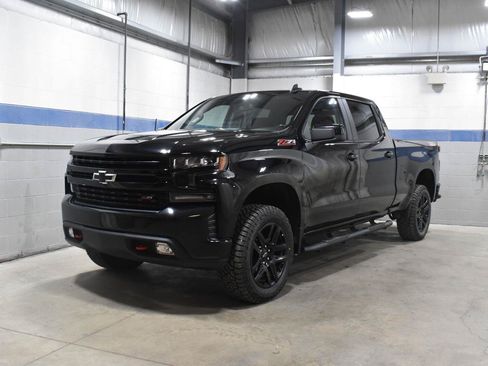 Used 2021 Chevrolet Silverado 1500 LT Trail Boss w/ Convenience Package II AWD/4WD image 2