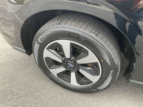 Used 2017 Subaru Forester 2.5i Limited AWD/4WD image 9