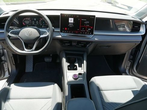Certified 2025 Volkswagen Tiguan SE AWD/4WD image 22