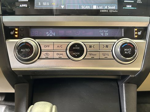 Used 2017 Subaru Legacy 2.5i Limited image 32