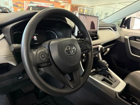 Used 2025 Toyota RAV4 XLE image 42