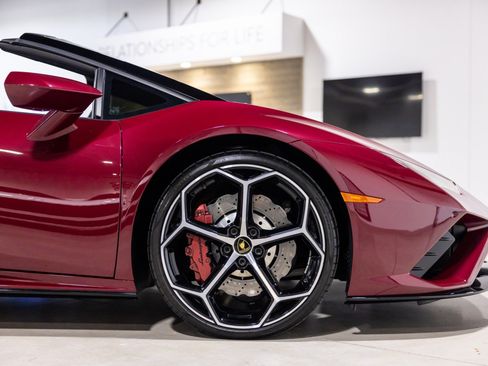 Used 2022 Lamborghini Huracan EVO RWD image 23