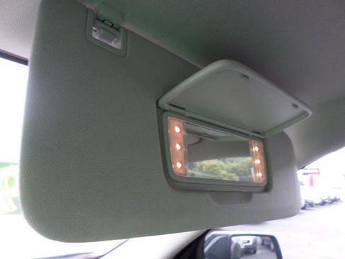 Used 2021 Chevrolet Traverse LT image 29