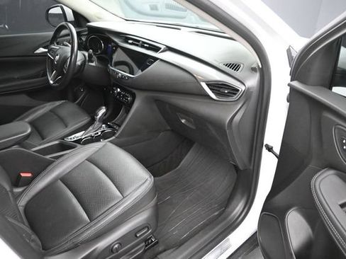 Used 2021 Buick Encore GX Essence w/ Experience Buick Package FWD image 9