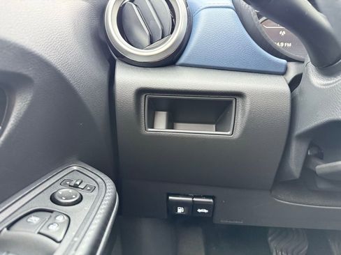 New 2025 Nissan Versa SV image 29