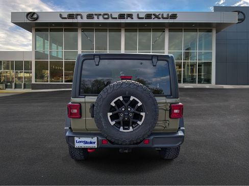 Used 2025 Jeep Wrangler Unlimited Rubicon AWD/4WD image 4