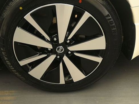 Used 2022 Nissan Altima 2.5 SV FWD image 9