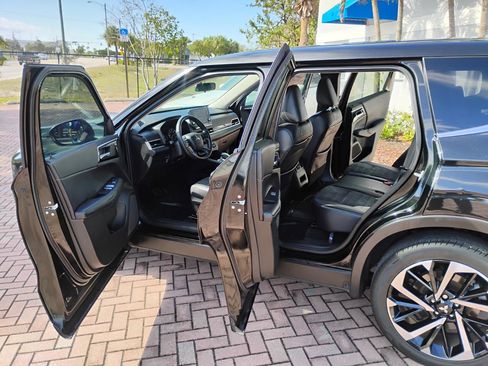 Used 2023 Mitsubishi Outlander SE image 7