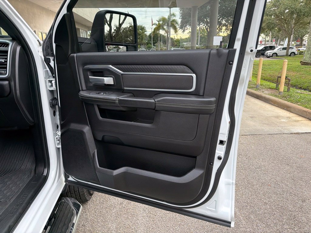 Used 2025 RAM 3500 Big Horn AWD/4WD image 30