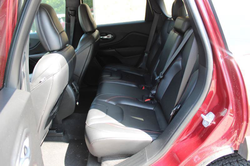 Used 2020 Jeep Cherokee Trailhawk w/ Cold Weather Group AWD/4WD image 21