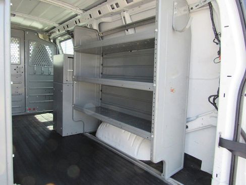 Used 2016 Chevrolet Express 2500 RWD image 23