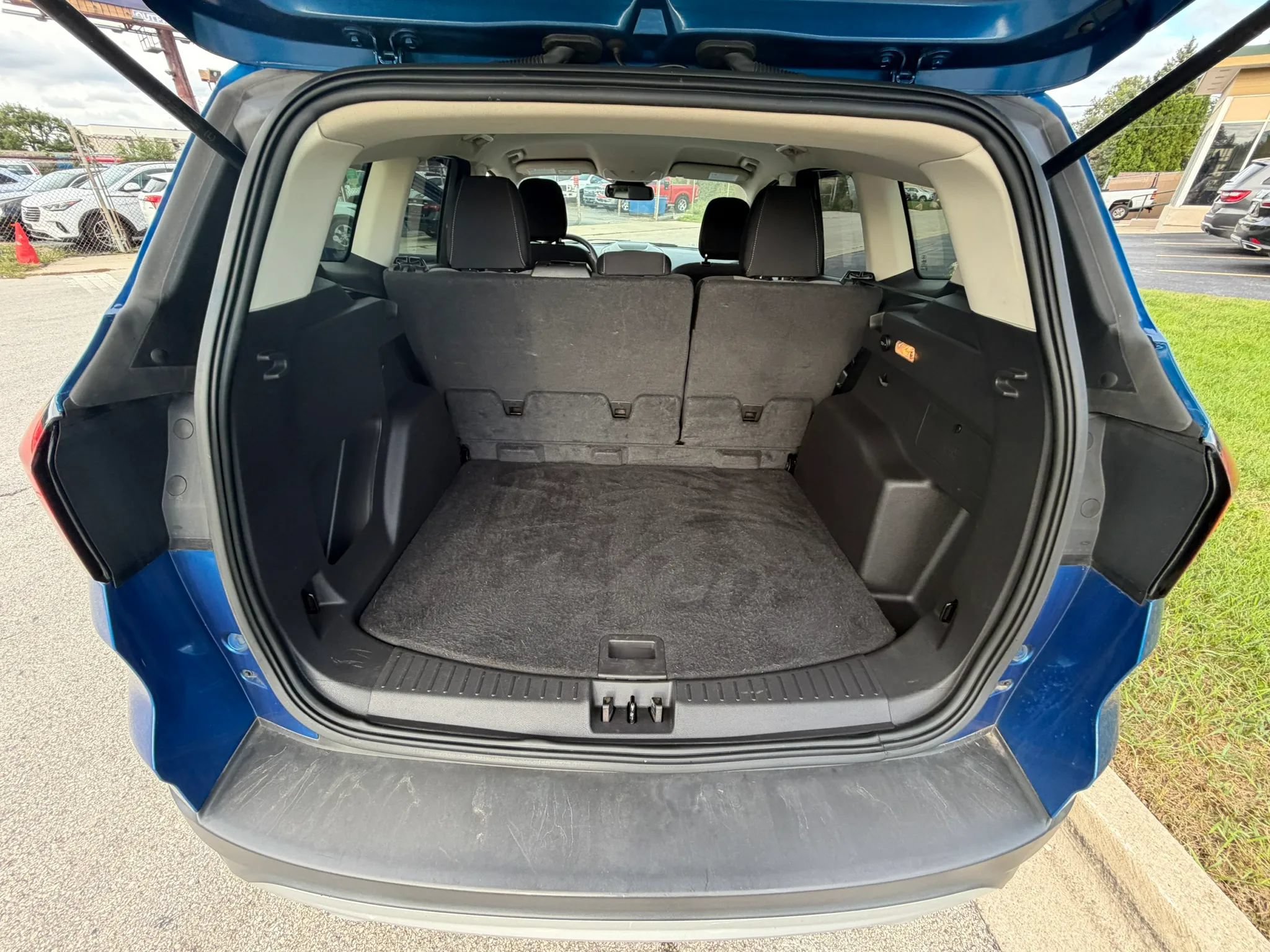 Used 2019 Ford Escape SE FWD image 13