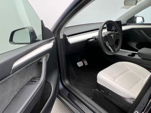 Used 2023 Tesla Model Y Performance image 20