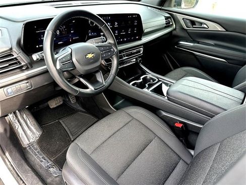 Used 2024 Chevrolet Traverse LT image 13