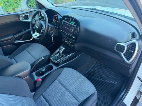 Used 2023 Kia Soul LX FWD image 11