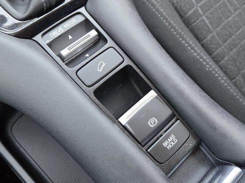 Used 2024 Honda HR-V LX image 6
