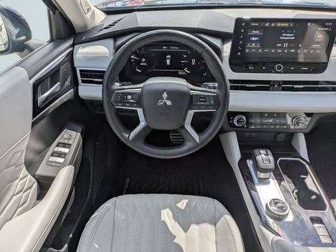 Used 2025 Mitsubishi Outlander SEL FWD image 18
