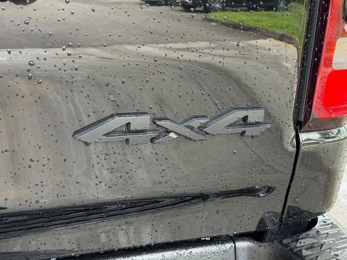 Used 2024 RAM 1500 Laramie AWD/4WD image 23