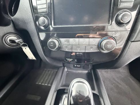 Used 2018 Nissan Rogue S FWD image 13