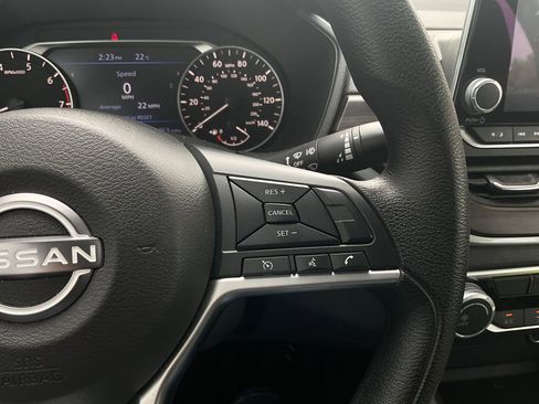 Used 2025 Nissan Altima 2.5 SV FWD image 33